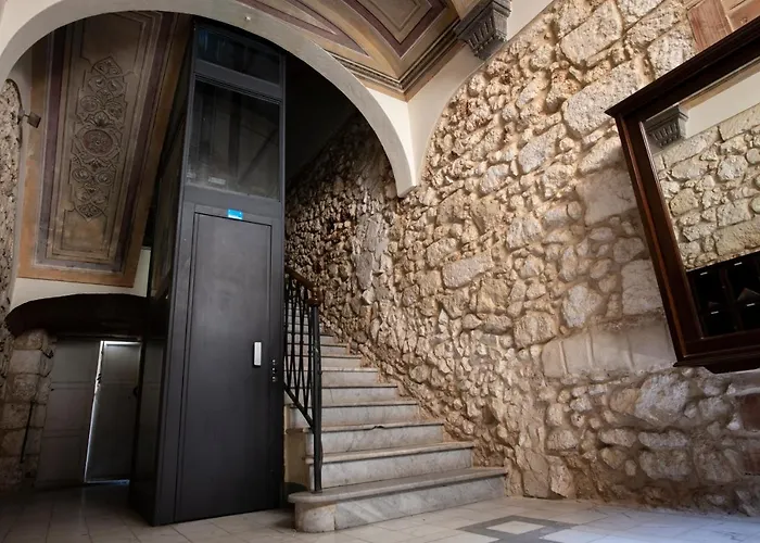 Corner Cavour 公寓